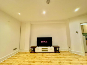 London Luxxe Apartments, Kensington & Chelsea, Central London Prime Location, with Many Stations, Westfield shopping centre mins away walk